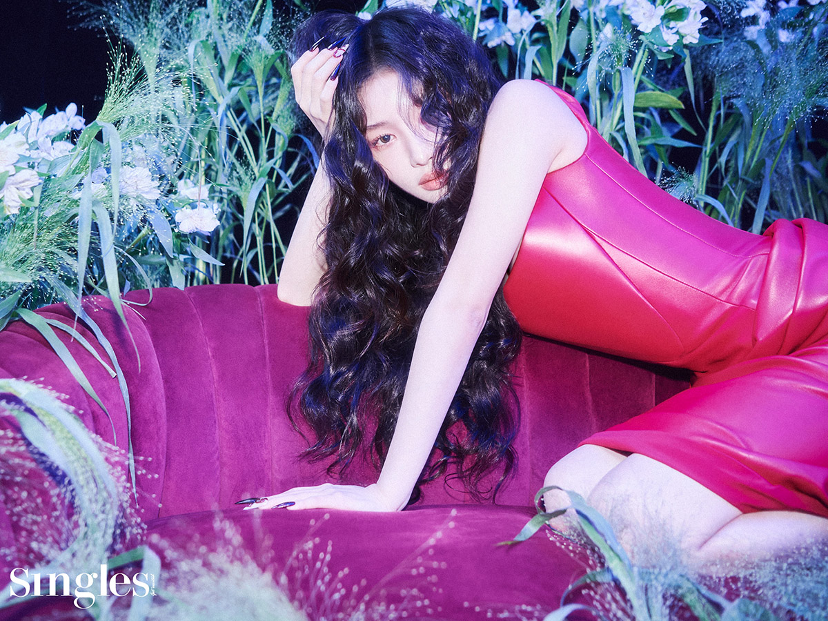 모어비전 아티스트드의 싱글즈 화보, 모어비전, 싱글즈. 홀리뱅. 청하, MVP, 싱글즈 화보, 박재범 싱글즈 화보, 허니제이 싱글즈 화보, 청하 싱글즈 화보. 제인, 홀리뱅 이비,홀리벵 로아, 홀리벵 제인